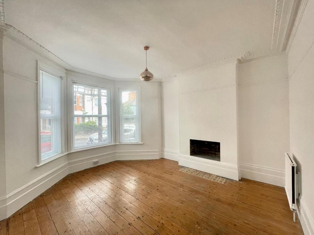 Connaught Road, Folkestone, CT20 2 bed apartment to rent £1,250 pcm
