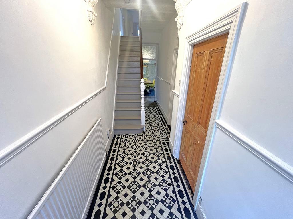 Barking Road, London, E13 3 bed terraced house for sale £550,000