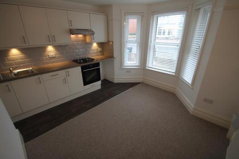 1 bedroom ground floor flat to rent, Bournemouth Road Poole BH14 9HY