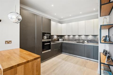 2 bedroom flat for sale, Devonhurst Place, Heathfield Terrace, W4