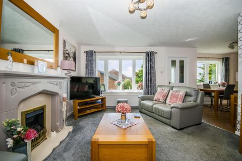 45 Halsall Close, Bury, BL9 6HN