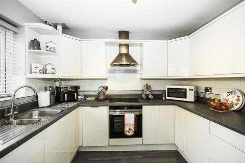 45 Halsall Close, Bury, BL9 6HN