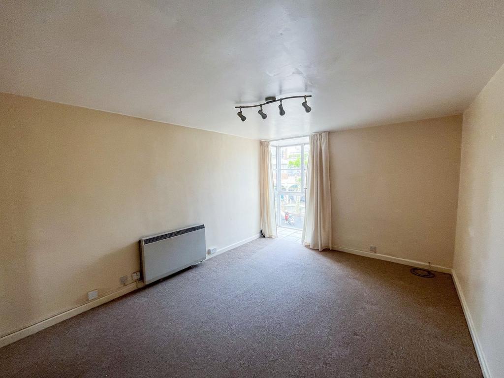 Somerset Square, Nailsea, North... 2 bed apartment to rent £975 pcm (£225 pw)