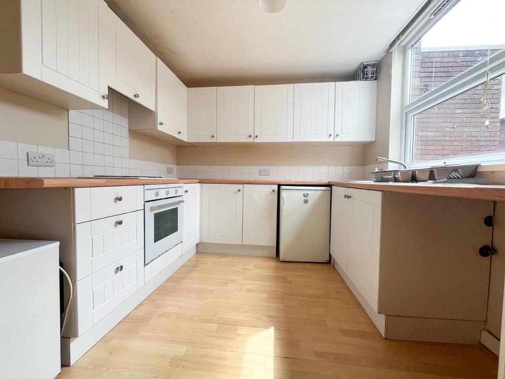Somerset Square, Nailsea, North... 2 bed apartment to rent £975 pcm (£225 pw)