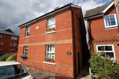 15 Albert Road, Addlestone, KT15 2PX