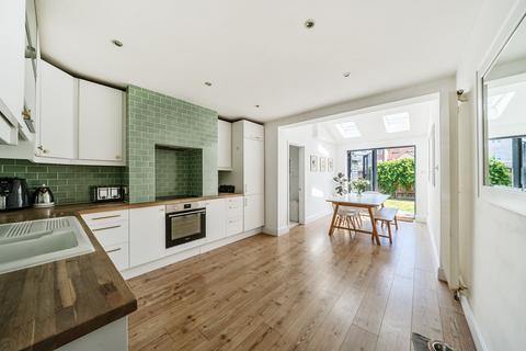 15 Albert Road, Addlestone, KT15 2PX