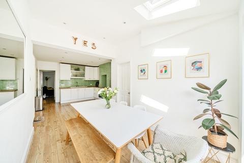 15 Albert Road, Addlestone, KT15 2PX