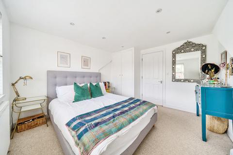 15 Albert Road, Addlestone, KT15 2PX