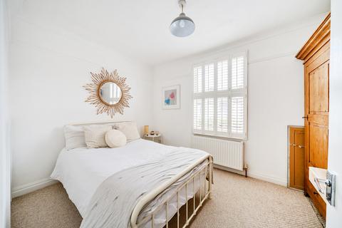 15 Albert Road, Addlestone, KT15 2PX
