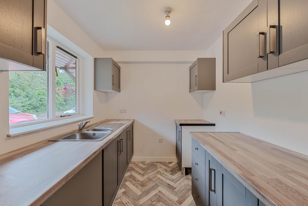 Droitwich WR9 2 bed to rent £750 pcm (£173 pw)