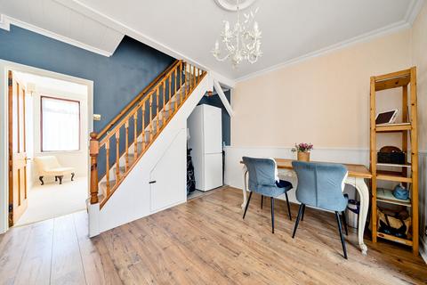 8 Common Lane, New Haw, Addlestone, KT15 3LH