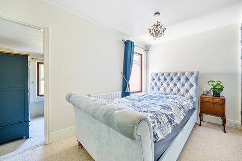8 Common Lane, New Haw, Addlestone, KT15 3LH