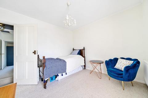 8 Common Lane, New Haw, Addlestone, KT15 3LH