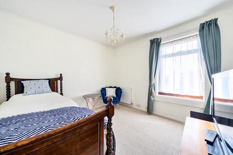 8 Common Lane, New Haw, Addlestone, KT15 3LH