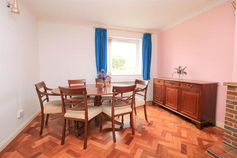 11 Armonde Close, Boreham, Chelmsford, CM3 3GA
