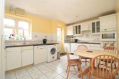 11 Armonde Close, Boreham, Chelmsford, CM3 3GA
