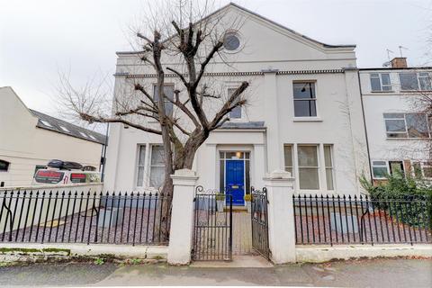 2 bedroom apartment to rent, Clarendon Street, Leamington Spa