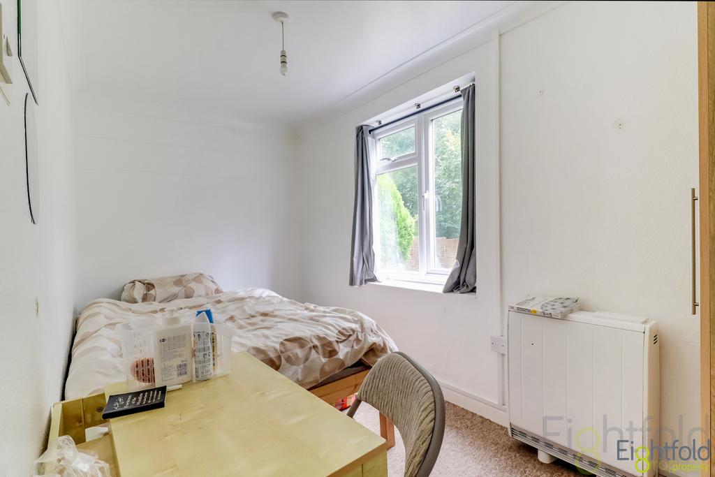 Flat-Bedroom