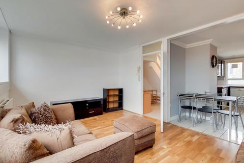 3 bedroom flat for sale, Yelverton Road, Battersea SW11