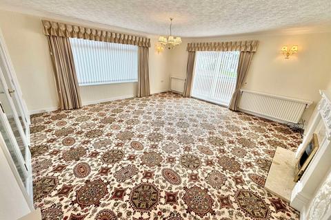 4 bedroom bungalow for sale, Eddleston Close, Staining FY3