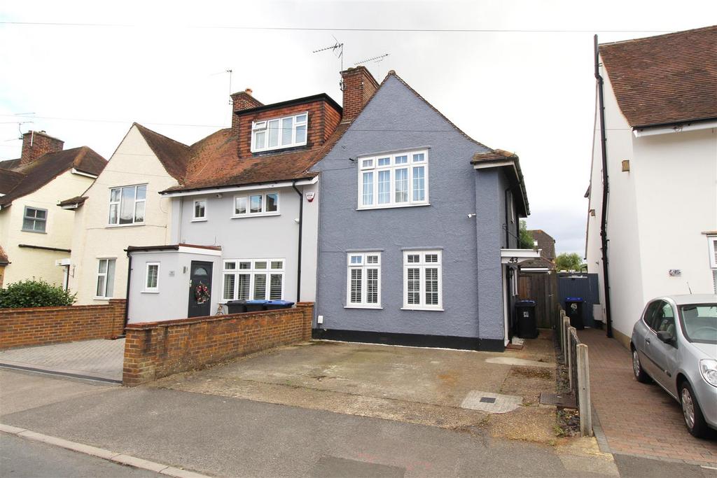 Dawson road, Byfleet 2 bed house for sale £450,000