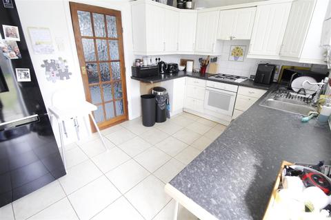 2 bedroom house for sale, Dawson road, Byfleet