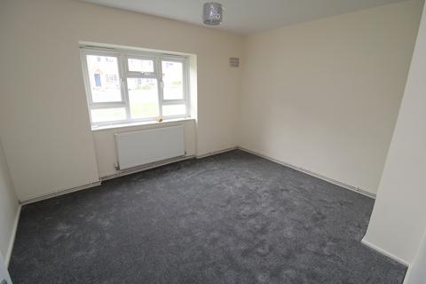 2 bedroom flat to rent, Eastham Crescent, Brentwood CM13