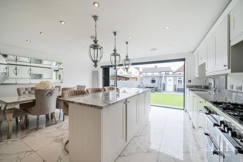 131 Burnway, Hornchurch, RM11 3SW