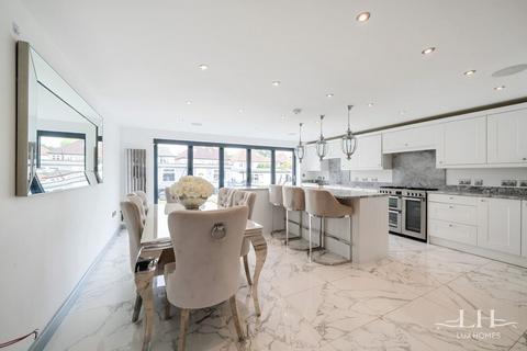 131 Burnway, Hornchurch, RM11 3SW