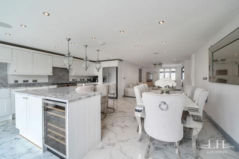 131 Burnway, Hornchurch, RM11 3SW