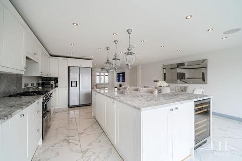 131 Burnway, Hornchurch, RM11 3SW