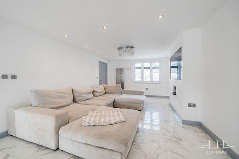 131 Burnway, Hornchurch, RM11 3SW