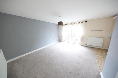 2 bedroom flat for sale, Hainsworth Park, Hull