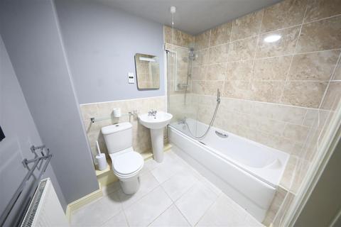 2 bedroom flat for sale, Hainsworth Park, Hull