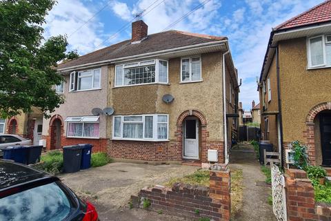 2 bedroom flat to rent, Scotts Road, Southall, UB2