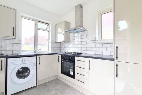 2 bedroom flat to rent, Scotts Road, Southall, UB2