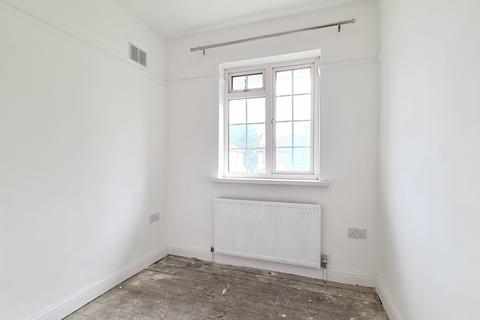 2 bedroom flat to rent, Scotts Road, Southall, UB2