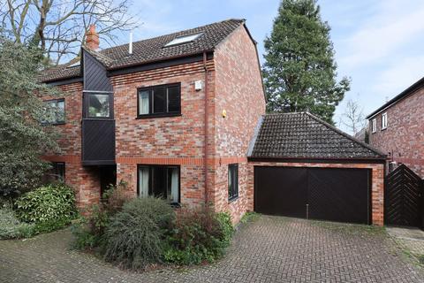 4 Champneys Walk, Cambridge, CB3 9AW