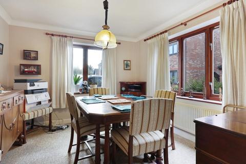 4 Champneys Walk, Cambridge, CB3 9AW