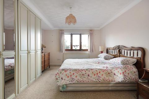 4 Champneys Walk, Cambridge, CB3 9AW