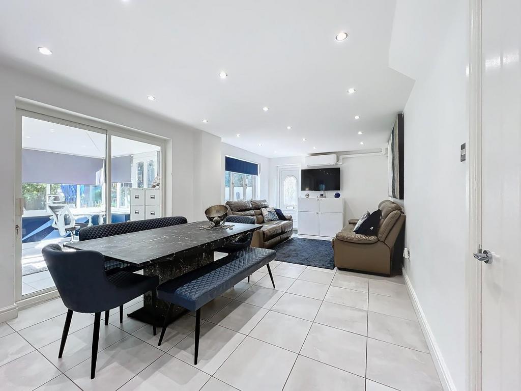 Tynewydd Drive, Castleton, Cardiff 4 bed detached house - £750,000