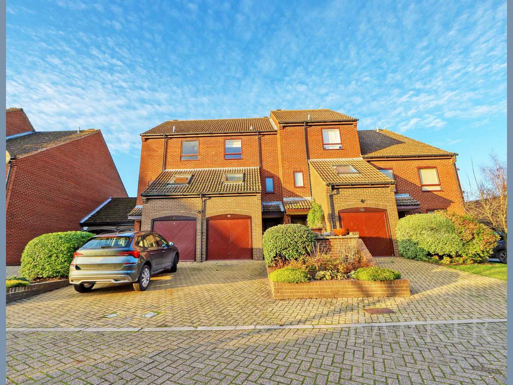 Temple Mill Island, Marlow, SL7 3 bed terraced house for sale £995,000