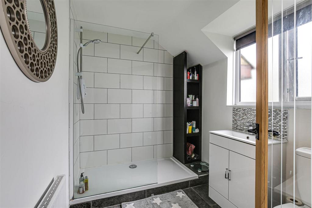16 Shower Room.jpg