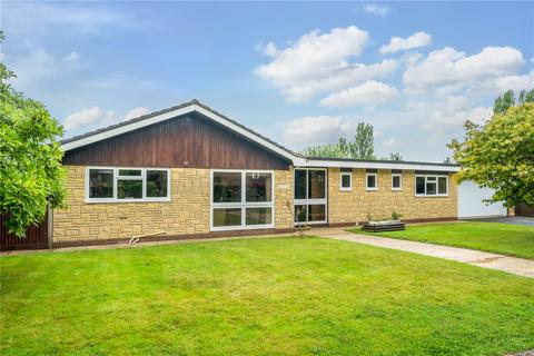 4 bedroom bungalow to rent, Crows Lane, Alton GU34