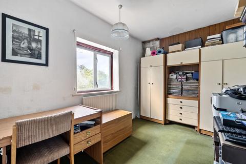 15 Bramley Avenue, Coulsdon, CR5 2DS