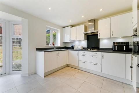 3 bedroom detached house for sale, Woodlands Close, Merstham RH1