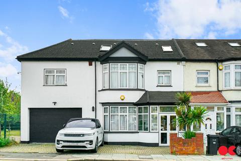 5 bedroom end of terrace house for sale, Benton Road, Ilford IG1