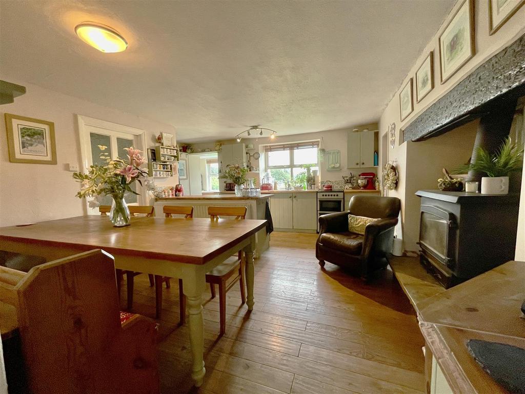 Main House Kitchen (b).jpg