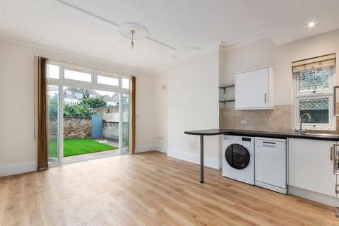 2 bedroom flat to rent, First Avenue, London W3