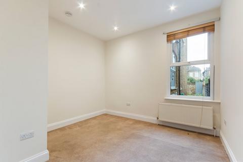 2 bedroom flat to rent, First Avenue, London W3